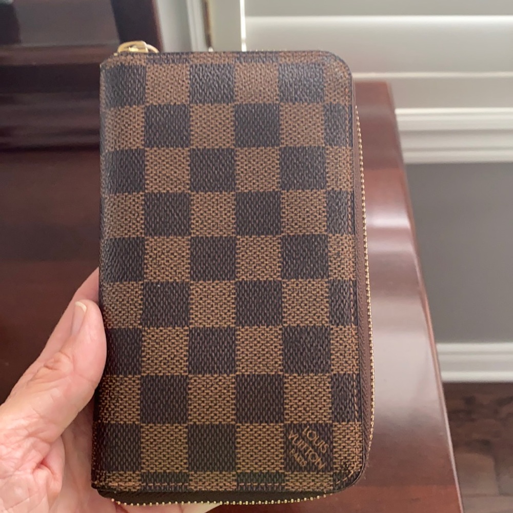 SOLD Authentic Louis Vuitton Zippy Compact Wallet